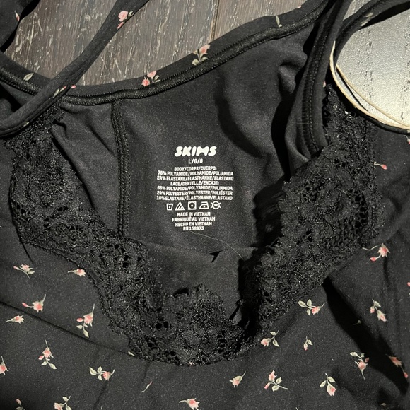 BNWT SKIMS Fits Everybody LaceSlip Dress in Onyx Rosebud Size Large super cute - Picture 6 of 7